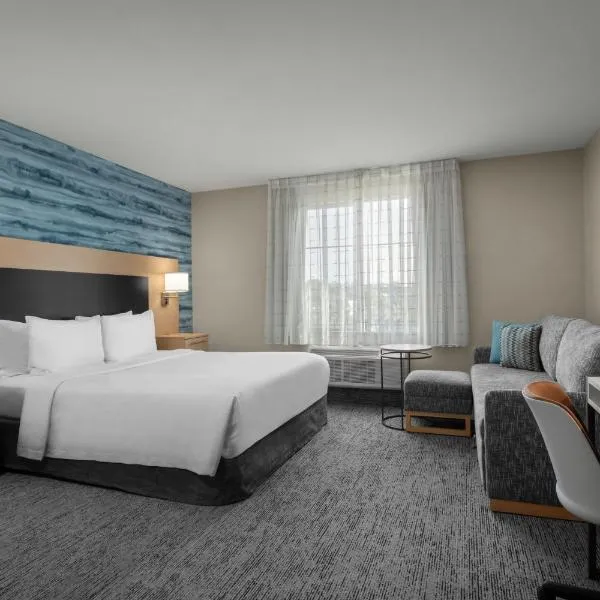 TownePlace Suites by Marriott San Diego Carlsbad / Vista, hotel di Vista