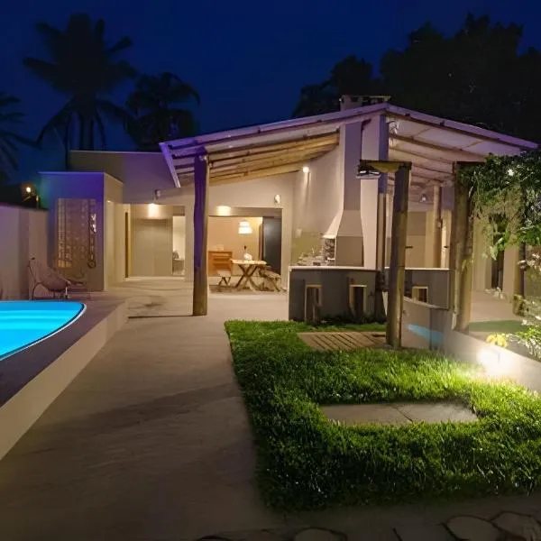 Casa com piscina privativa, 4 minutos da praia, Hotel in Boracéia