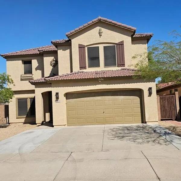 Spacious 5-bedrm home 3 min from Cardinals Stadium