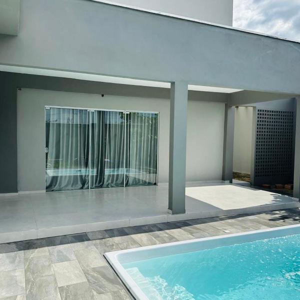 Casa de Praia Nova - com 2 suítes mais 2 quartos mais 2 banheiros sociais Piscina com Aquecimento Solar, churrasqueira e forno a lenha para 8 pessoas ou 4 Casais em São Francisco do Sul - Foto 4