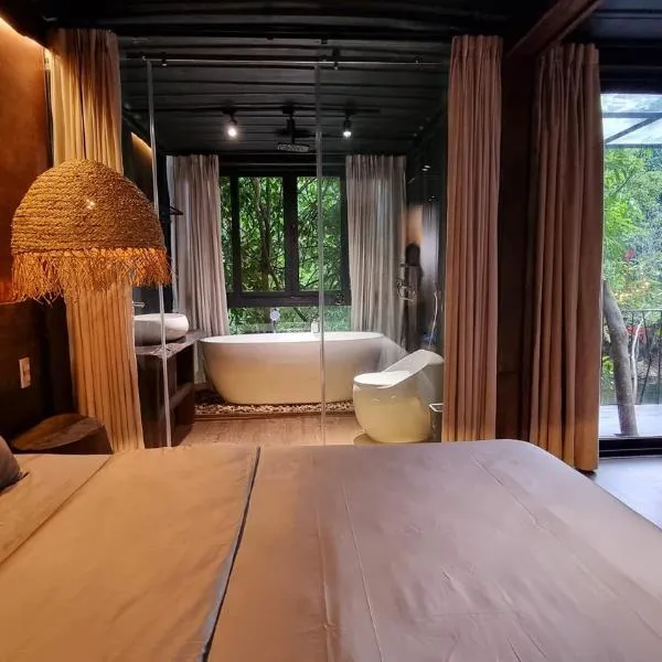 YesHue Eco Wilderness Retreat, hotel en Hue