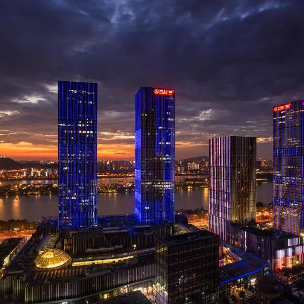 Grand Sun City Hotel-Located city center Metro Access, khách sạn ở Trường Sa