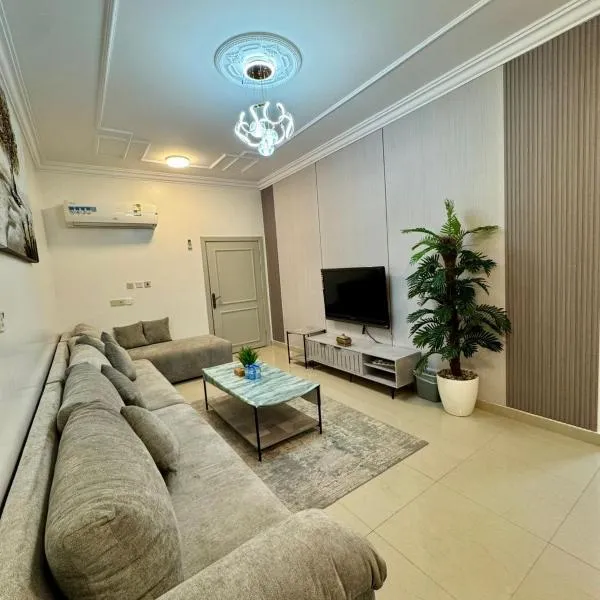 شقق عائلية ثلاث غرف وحمامين وصاله ونت مجاني, hotel in Al Ahsa