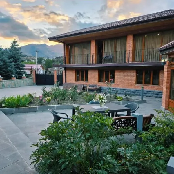 Vardisubani Villa, hotel in Stepantsminda