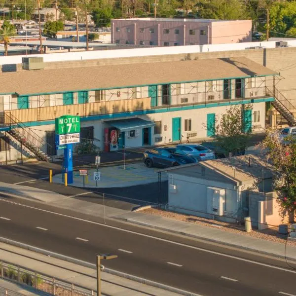 Motel 7 By OYO Near Phoenix Airport, hotel v destinaci Mesa
