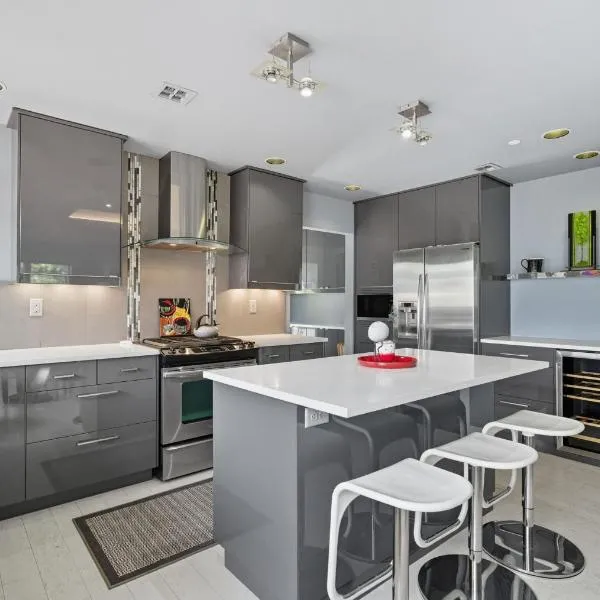 Modern Upper Level Duplex DT Vancouver, Hotel in Vancouver