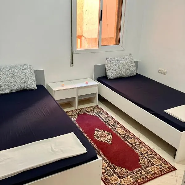 WiFi & Smart TV & Netflix & Free Parking & Full Kitchen & Heating & Washing Machine, hotel di Khemisset