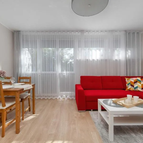 Red Apartment in Wrocław with Two Bedrooms and Desk for Remote Work by Noclegi Renters, Hotel in Breslau