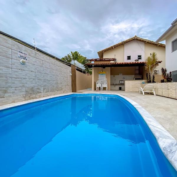 Apto Térreo 2 quartos sendo 1 suite (ambos com ar), no Residencial Praia e Sol, condomínio a aproximadamente 900m da Barraca do Gaúcho, condomínio com wi-fi, piscina e área Gourmet.