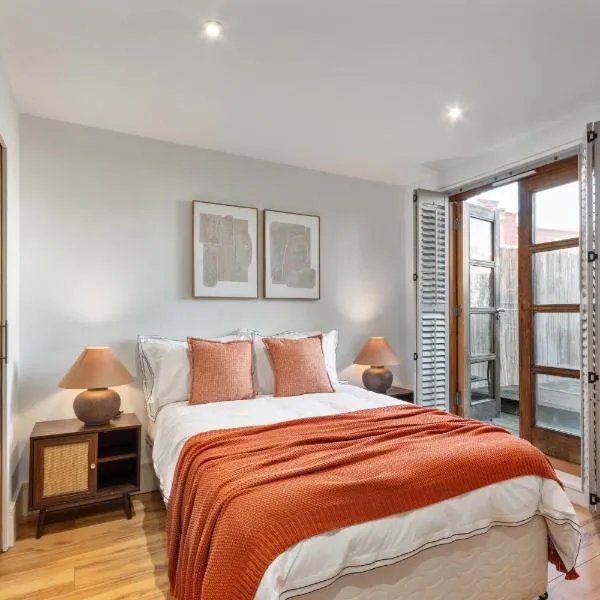 NEW! Fulham 1-bed Apartment with Patio, hotel en Londres