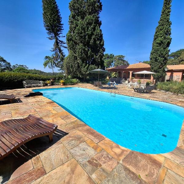 Sítio com piscina, quadra de tênis e lazer LT0033