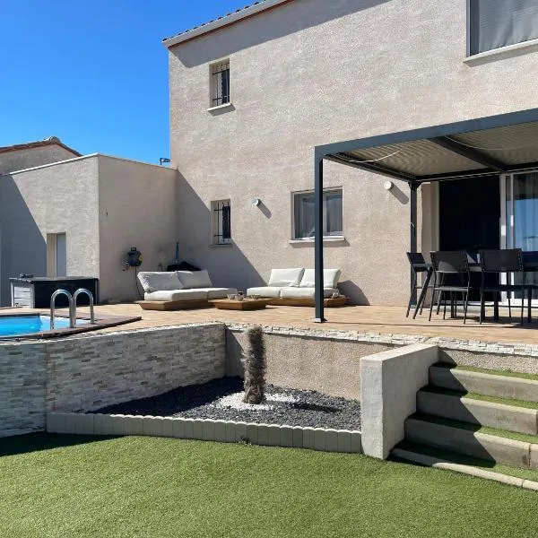 Charmante maison avec petite piscine et jardin, hotel di Port-la-Nouvelle