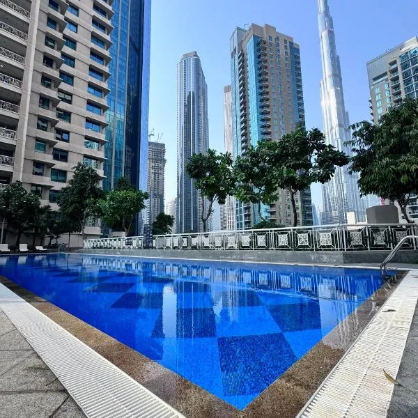 Luxury Burj Khalifa & Fountain View Apartments Steps to Dubai Mall by Simply Comfort、ドバイのホテル