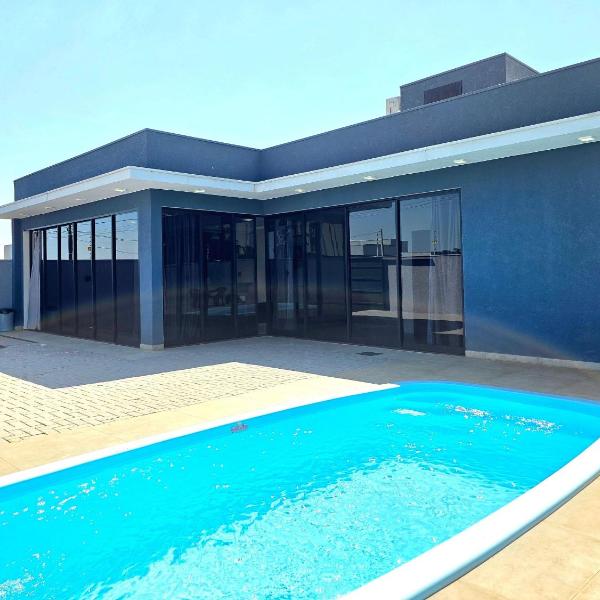 Casa novíssima com piscina ao lado do Centro