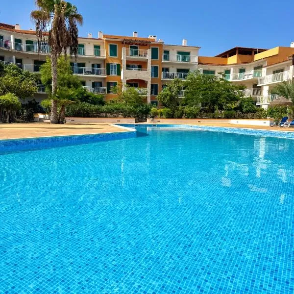 BEACH HOUSE - Walkable to Beach - Wi-Fi Included, hotel di Santa Maria