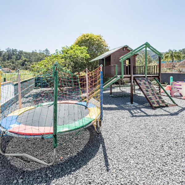 Casa recém reformada, 3 quartos e com playground - Foto 5