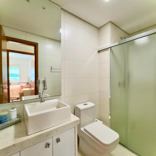 Apto Vista Mar Home Club Pé na Areia 3 Quartos Ares Condicionados Cozinha Completa Piscina Aquecida Jacuzzi Sauna Academia Quadra Playground Salão de Jogos 15min do Beto Carrero - Foto 3