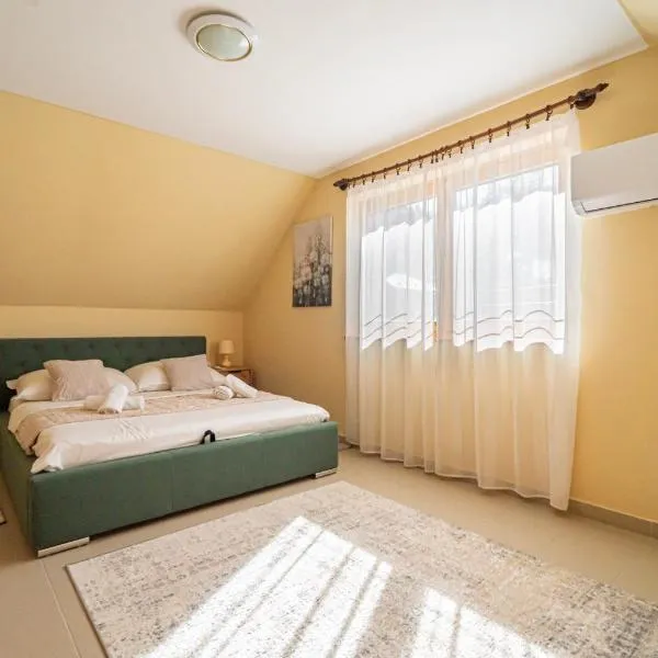 Varga Apartman, hotel in Balatonberény
