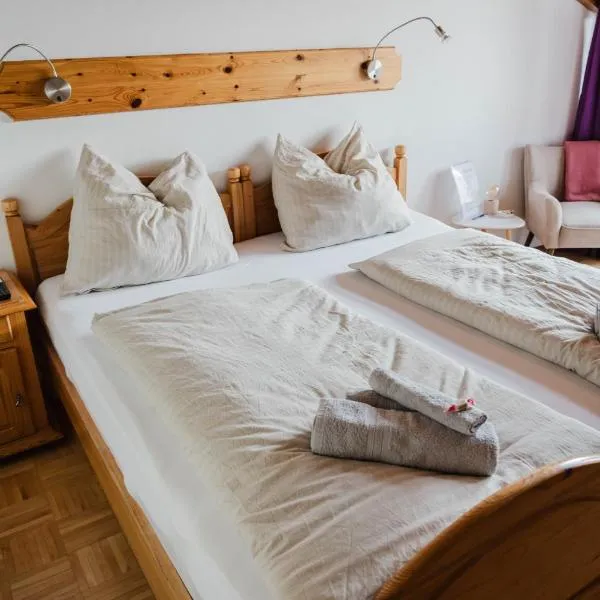 Studio Emi, hotel in Schiefling am See