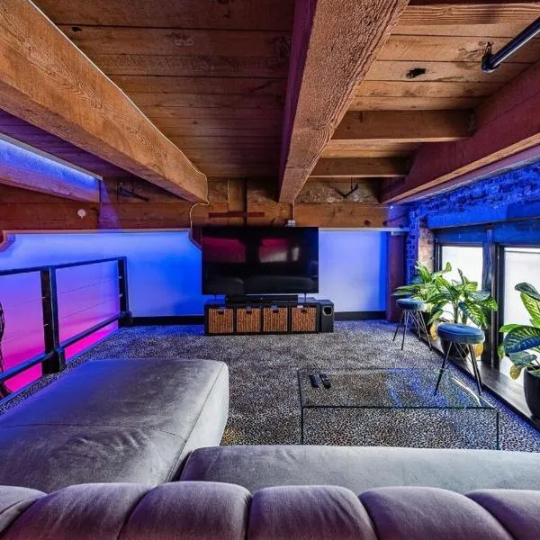 Arts District DTLA-Artist Loft With Free Parking and Pooltable