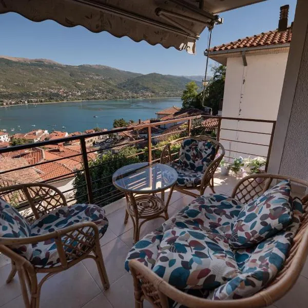 Lake View, Old Town, Balcony, Family & Couples APT, hotel in Ohrid