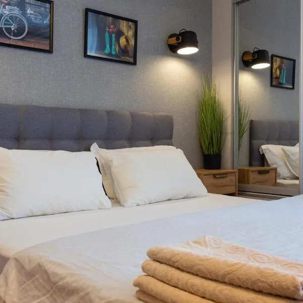 Нова студія в стилі лофт біля ТРЦ Нікольський - Харківська набережна 3, khách sạn ở Kharkov