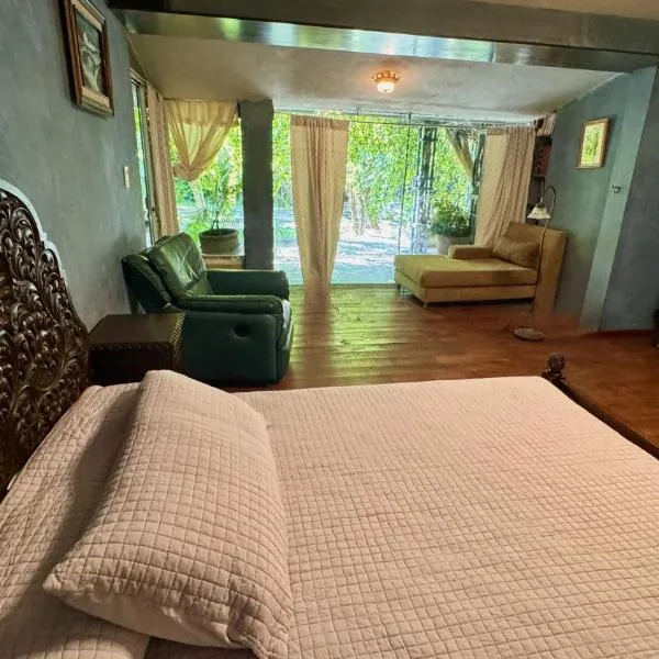 Magnolias Jardin & Boutique Suites, hotel in León