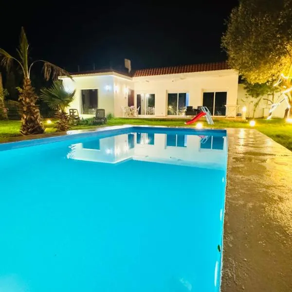 Luxury Villa with Pool & Garden5km from Cabo, hotel in Tetouan