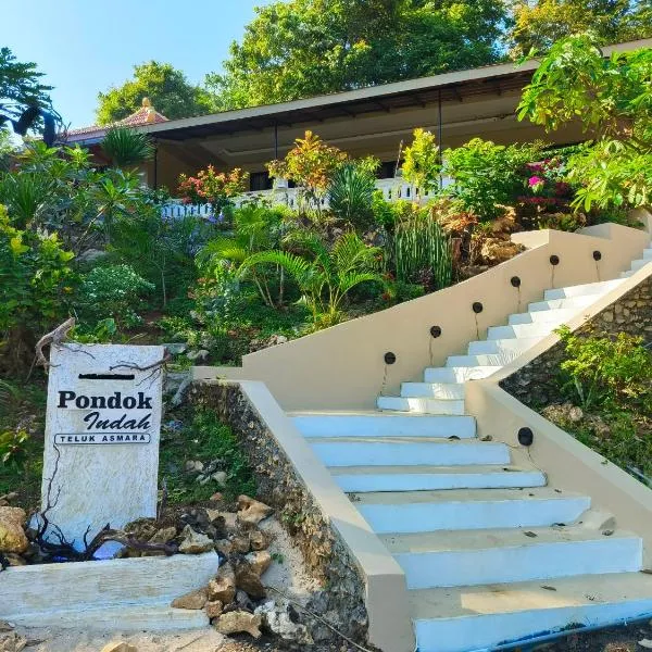 Pondok Indah Teluk Asmara، فندق في Roworante