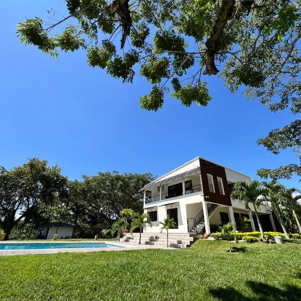 Apartamento con terraza Casa Finca pompano en La Unión Valle con piscina, hotel in San Luis