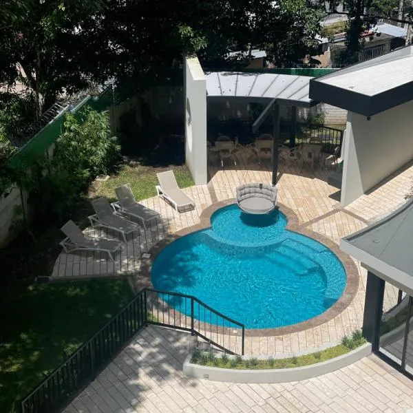 Moderno apart en Col Escalón,vista,piscina,gimnasio, khách sạn ở San Salvador