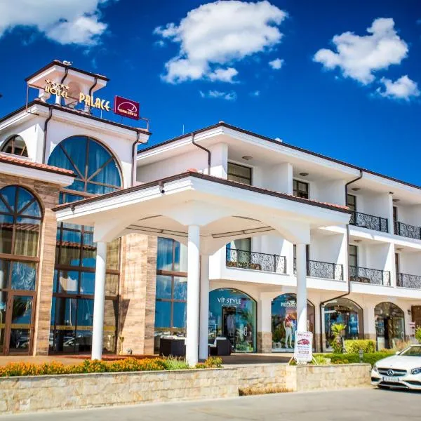 Hotel Palace Marina Dinevi, מלון בEmona