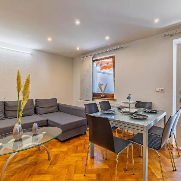 Ruhig gelegenes Reihenhaus Nähe Europapark & Messe, Haustiere kostenlos für Familien und Geschäftsreisende, Rechnung auf Anfrage möglich, hotel din Offenburg