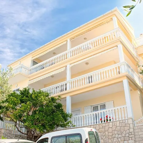 Apartments and Rooms Katarina, hotel v destinaci Živogošće