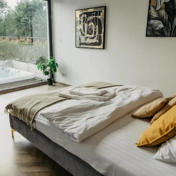 Transalpina Tiny House - outdoor jacuzzi, hotel in Baia de Fier