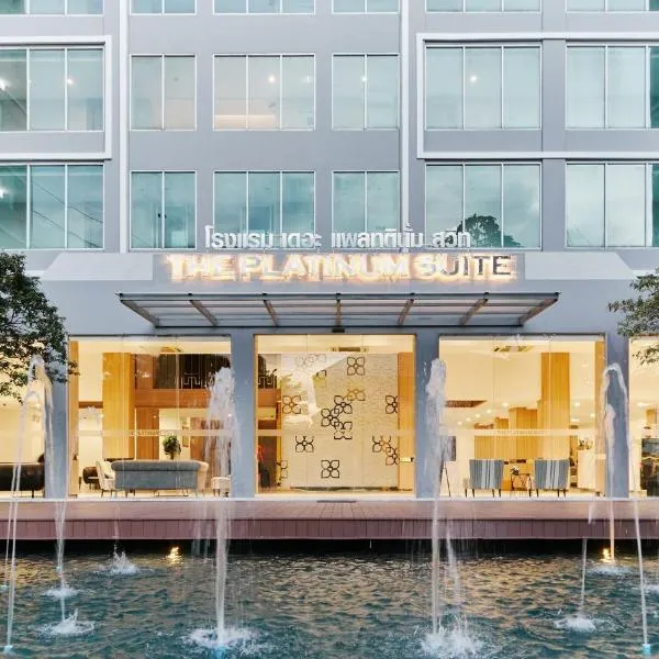 The Platinum Suites Bangkok by Dancenter, hotel en Sathani Khlong Tan