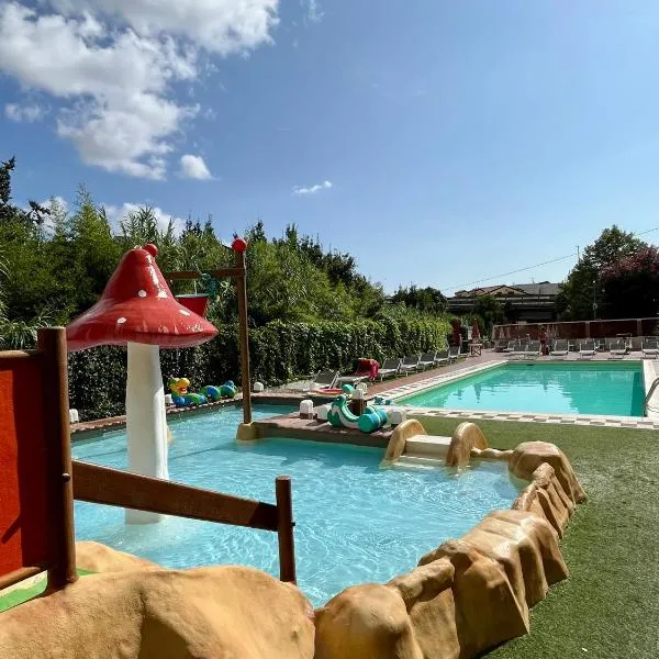 GlampChalet 5 Persone Pool&Parking-Pietra Ligure, Hotel in Pietra Ligure