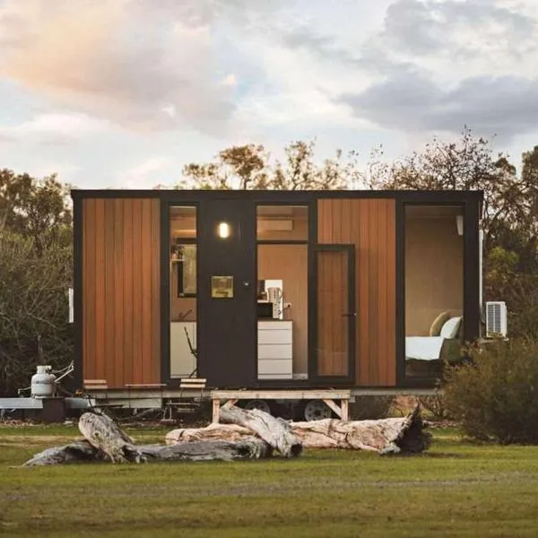 Hollow Mountain Getaway 1 by Tiny Away, hotel in Laharum
