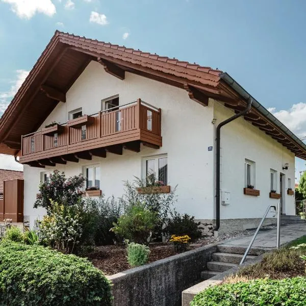 Ferienwohnungen Knaus, hotel in Lam