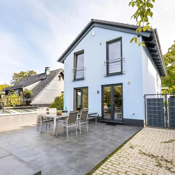 Haus mit 4 Schlafzimmern, hotel en Solingen