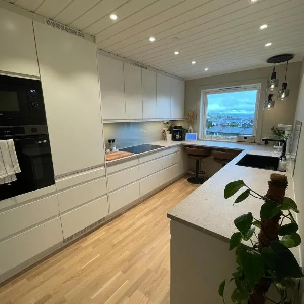 Large Family Apartment near Oslo - 3 Bedrooms, Free Parking, Balcony, hotel v mestu Lillestrøm