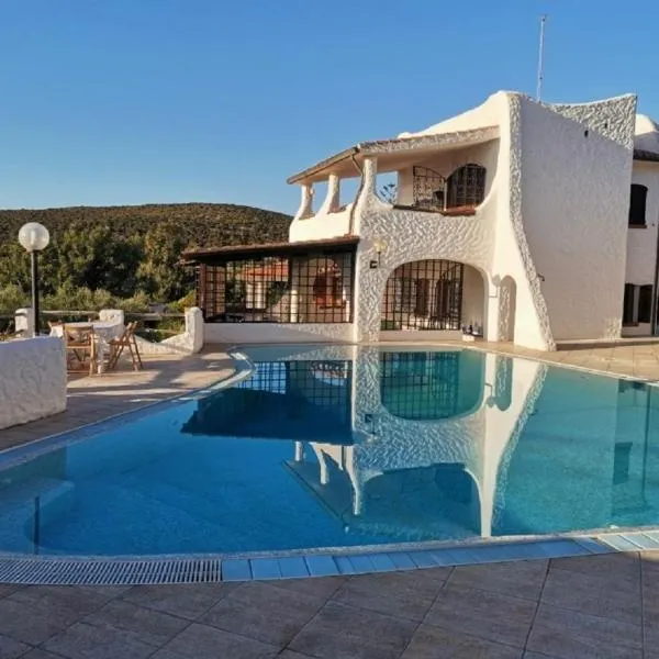 Sant'Antioco island Sea View an Exclusive Villa by the Sea with extra Privacy & Care, hotel en Maladroxia