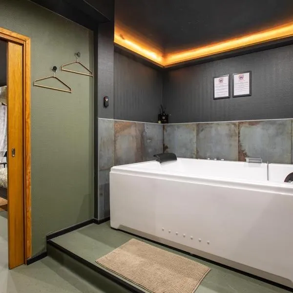 Ultra Deluxe Studio, Parking Offert, UNDER SEA, hotel in Mulhouse