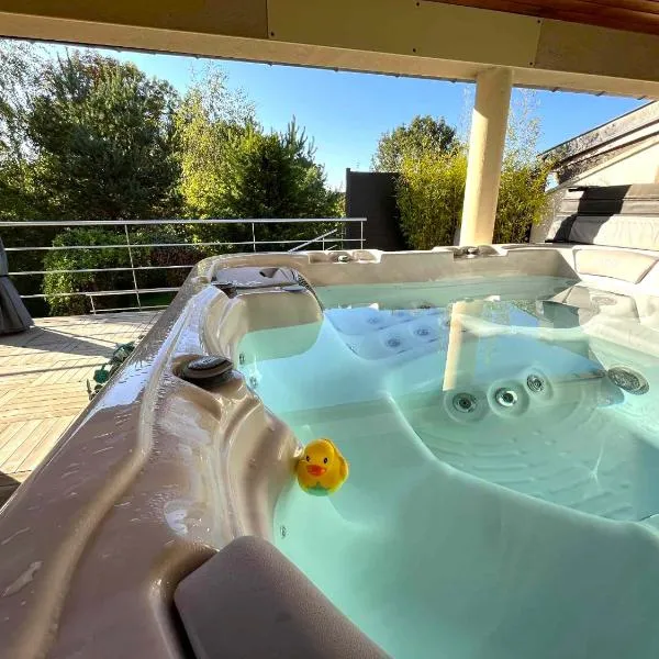 La Loupiote - Jacuzzi compris SANS supplément !, hotel in Lupcourt