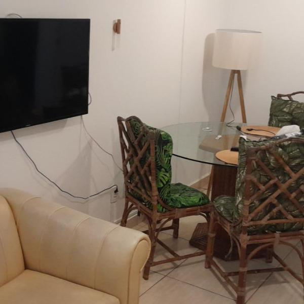 Apto 1 quadra da praia -Pitangueiras