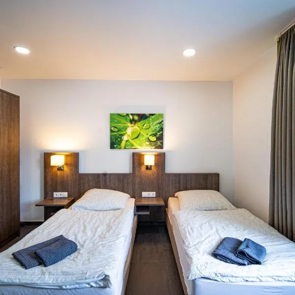 Zehnthof 2a WH01 EG - Apartment 2 SZ, 4 Betten, hotel in Pulheim