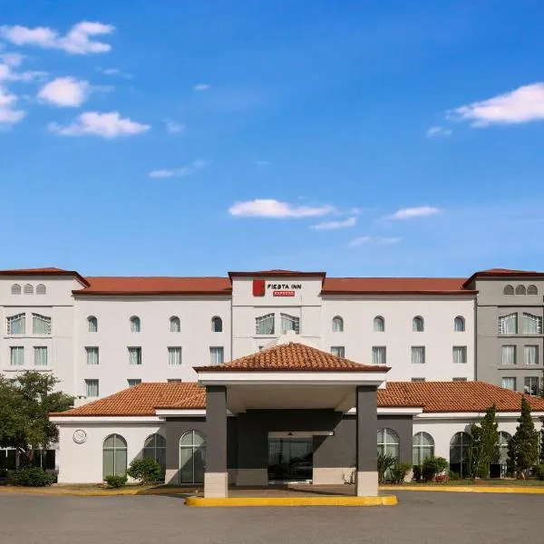 Fiesta Inn Express Nuevo Laredo, khách sạn ở Nuevo Laredo