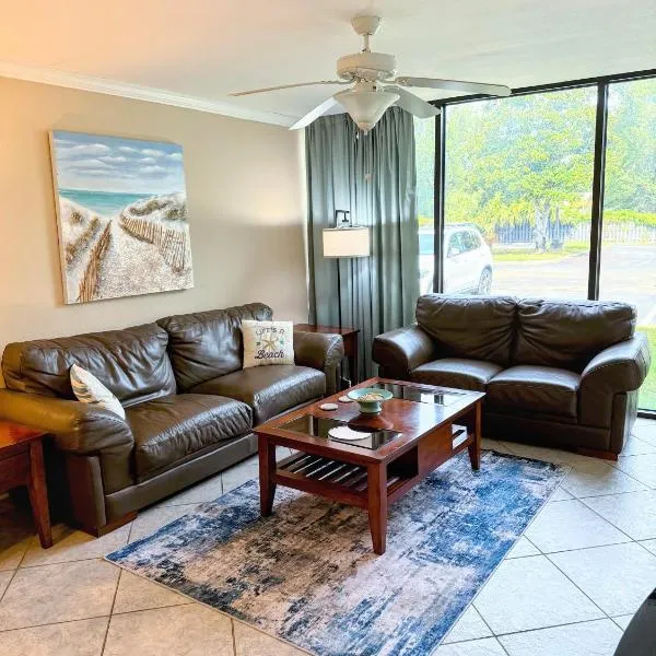 Cozy Retreat King Bed Fast Wi-Fi Beach, hotell i Biloxi