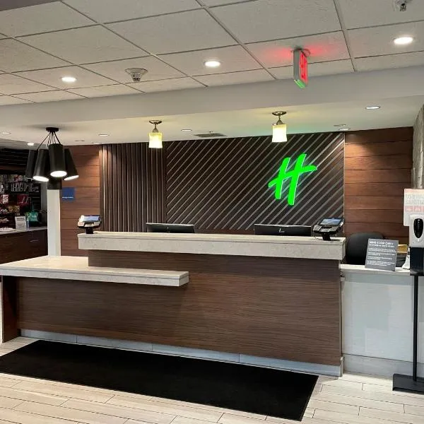 Holiday Inn & Suites Syracuse Airport - Liverpool by IHG, hotel in Liverpool