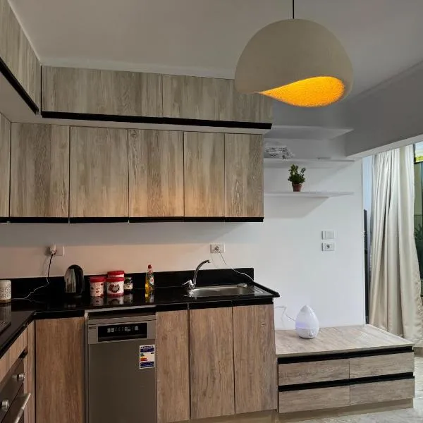 رويال روف بالتجمع الخامس أمتداد الجامعة الامريكية, hotel em New cairo